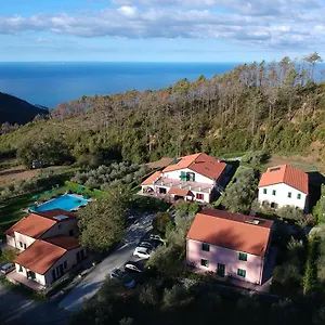 la-rossola-resort.hotelitalianriviera.com/